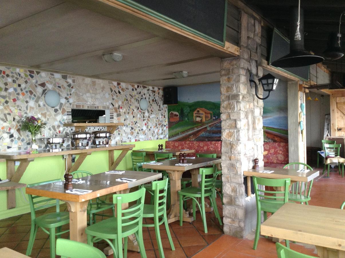 Restaurant Motel De La Plage Сент-Ирене Экстерьер фото