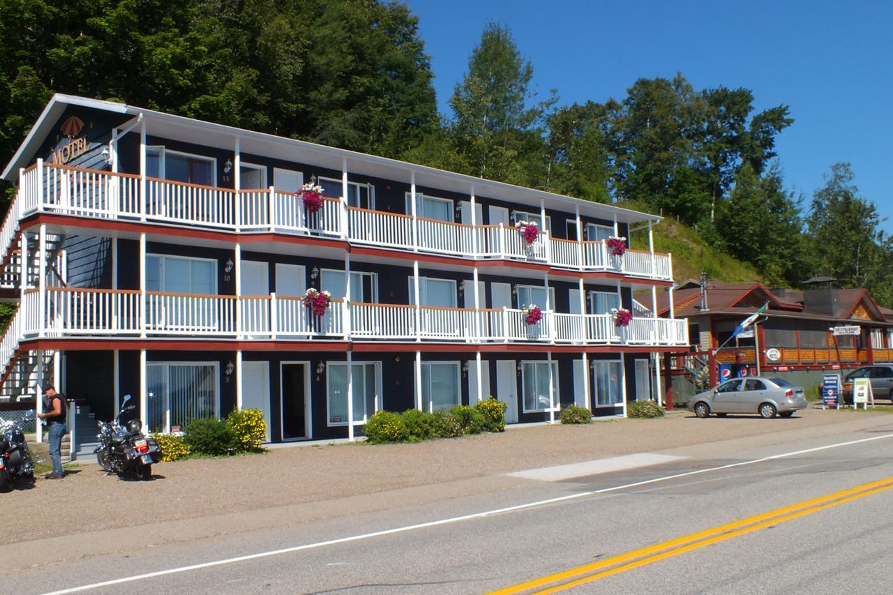 Restaurant Motel De La Plage Сент-Ирене Экстерьер фото