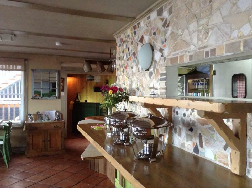 Restaurant Motel De La Plage Сент-Ирене Экстерьер фото